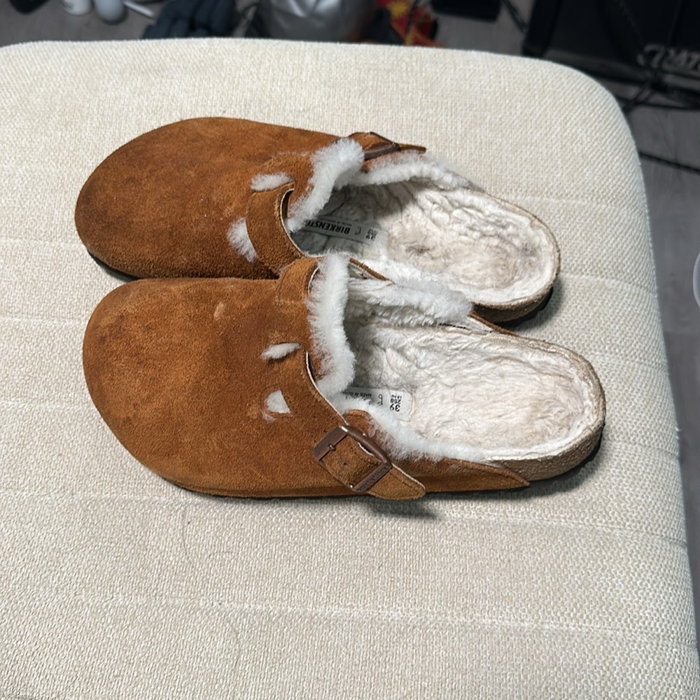 Birkenstock fur clogs size 8 chestnut color - Picture 4 of 4
